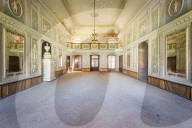 FEATURE - Verlassene Schönheiten: Roman Rorbroek fotografiert einsame Räumlichkeiten in aller Welt