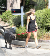 PEOPLE - Shauna Sexton führt ihren Hund Gassi