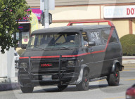 EXKLUSIV - Tori Spelling und Dean McDermott kaufen nach Testfahrt ein neues Auto