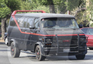 EXKLUSIV - Tori Spelling und Dean McDermott kaufen nach Testfahrt ein neues Auto