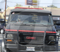 EXKLUSIV - Tori Spelling und Dean McDermott kaufen nach Testfahrt ein neues Auto