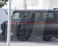EXKLUSIV - Tori Spelling und Dean McDermott kaufen nach Testfahrt ein neues Auto