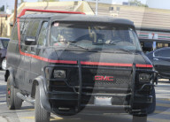 EXKLUSIV - Tori Spelling und Dean McDermott kaufen nach Testfahrt ein neues Auto