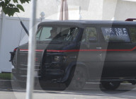 EXKLUSIV - Tori Spelling und Dean McDermott kaufen nach Testfahrt ein neues Auto