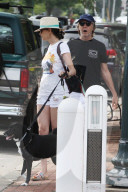 EXKLUSIV - Paul McCartney und Nancy Shevell führen ihre Hunde Gassi in den Hamptons
