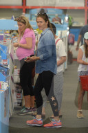 PEOPLE - Jennifer Garner bummelt mit den Kids in Brentwood