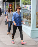PEOPLE - Jennifer Garner bummelt mit den Kids in Brentwood