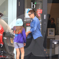 PEOPLE - Jennifer Garner bummelt mit den Kids in Brentwood