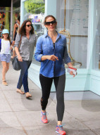 PEOPLE - Jennifer Garner bummelt mit den Kids in Brentwood