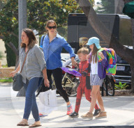 PEOPLE - Jennifer Garner bummelt mit den Kids in Brentwood