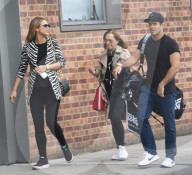 EXKLUSIV - Spencer Matthews schleppt sein Golf Equipment durch London