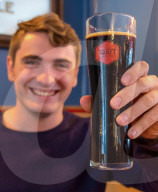 FEATURE - Vermutlich das teuerste Glas Bier im Land: Im Londoner Craft Beer Co kostet das Speedway Stout unglaubliche 25 Euro
