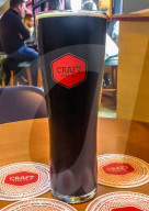 FEATURE - Vermutlich das teuerste Glas Bier im Land: Im Londoner Craft Beer Co kostet das Speedway Stout unglaubliche 25 Euro