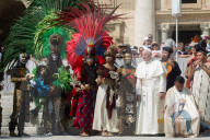 NEWS - Vatikan: Der Papst kriegt Besuch von indigenen Mexikanern 
