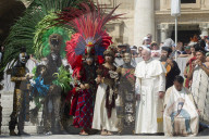 NEWS - Vatikan: Der Papst kriegt Besuch von indigenen Mexikanern 