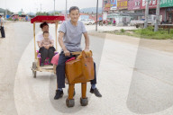 FEATURE - Elektropferd in China