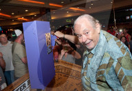 PEOPLE - Robin Leach ist im Alter von 76 Jahren gestorben
