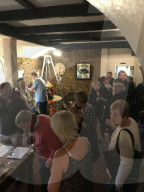 FEATURE - Goldgrube: Wunschbrunnen in Pub