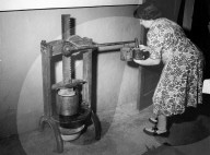 FEATURE - Retro: Käseherstellung in Yorkshire 1952 