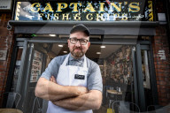 FEATURE - Zwei Brüder konkurrieren mit ihren Fish & Chips Läden in derselben Stadt um den Gastronomiepreis