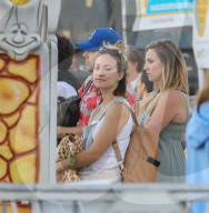 PEOPLE - Olivia Wilde besucht mit den Kids das Chilli Cook-Off
