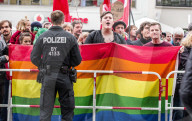 NEWS - AfD- und Pegida-AnhÃ¤nger sowie Pro-Chemnitz-UnterstÃ¼tzer beim Trauermarsch in Chemnitz