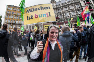 NEWS - AfD- und Pegida-AnhÃ¤nger sowie Pro-Chemnitz-UnterstÃ¼tzer beim Trauermarsch in Chemnitz