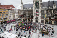 NEWS - AfD- und Pegida-AnhÃ¤nger sowie Pro-Chemnitz-UnterstÃ¼tzer beim Trauermarsch in Chemnitz