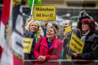 NEWS - AfD- und Pegida-AnhÃ¤nger sowie Pro-Chemnitz-UnterstÃ¼tzer beim Trauermarsch in Chemnitz