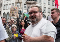 NEWS - AfD- und Pegida-AnhÃ¤nger sowie Pro-Chemnitz-UnterstÃ¼tzer beim Trauermarsch in Chemnitz