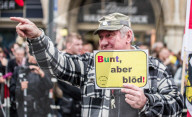 NEWS - AfD- und Pegida-AnhÃ¤nger sowie Pro-Chemnitz-UnterstÃ¼tzer beim Trauermarsch in Chemnitz