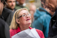 NEWS - AfD- und Pegida-AnhÃ¤nger sowie Pro-Chemnitz-UnterstÃ¼tzer beim Trauermarsch in Chemnitz