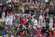 NEWS - AfD- und Pegida-AnhÃ¤nger sowie Pro-Chemnitz-UnterstÃ¼tzer beim Trauermarsch in Chemnitz