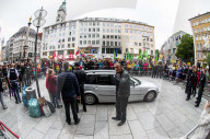NEWS - AfD- und Pegida-AnhÃ¤nger sowie Pro-Chemnitz-UnterstÃ¼tzer beim Trauermarsch in Chemnitz