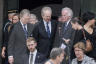 PEOPLE - Warren Beatty am Sarg von John McCain