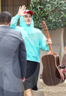 PEOPLE - Justin Bieber gibt seinem Fahrer ein High-Five