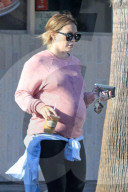PEOPLE - Schwangere Hilary Duff unterwegs in Los Angeles
