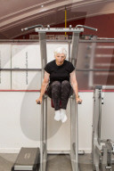 FEATURE - Trotzt auch mit 84 der Schwerkraft: Ehemalige Olympionikin Marjorie Carter trainiert im Fitness Center von Leeds
