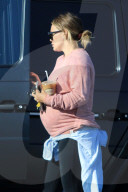 PEOPLE - Schwangere Hilary Duff unterwegs in Los Angeles