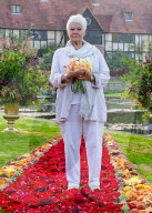 PEOPLE - Judi Dench besucht die Wisley Flower Show in Surrey