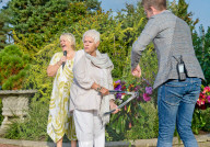 PEOPLE - Judi Dench besucht die Wisley Flower Show in Surrey