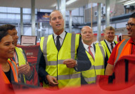 PEOPLE - Prinz William besucht das Post Verteilzentrum in Langley