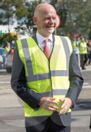 PEOPLE - Prinz William besucht das Post Verteilzentrum in Langley