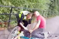 FEATURE - Mit der Bodycam aufgezeichnet: Polizisten in Derby verfolgen einen Fahrraddieb