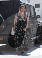 PEOPLE - Flower Power bei Hilary Duff in Studio City