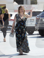 PEOPLE - Flower Power bei Hilary Duff in Studio City