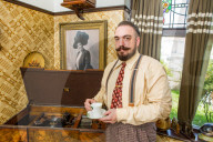 FEATURE - Zeitsprung: Aaron Whiteside lebt wie in den 1930er Jahren