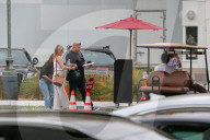 EXKLUSIV - Jennifer Aniston ohne BH in Hollywood unterwegs