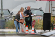 EXKLUSIV - Jennifer Aniston ohne BH in Hollywood unterwegs