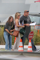 EXKLUSIV - Jennifer Aniston ohne BH in Hollywood unterwegs